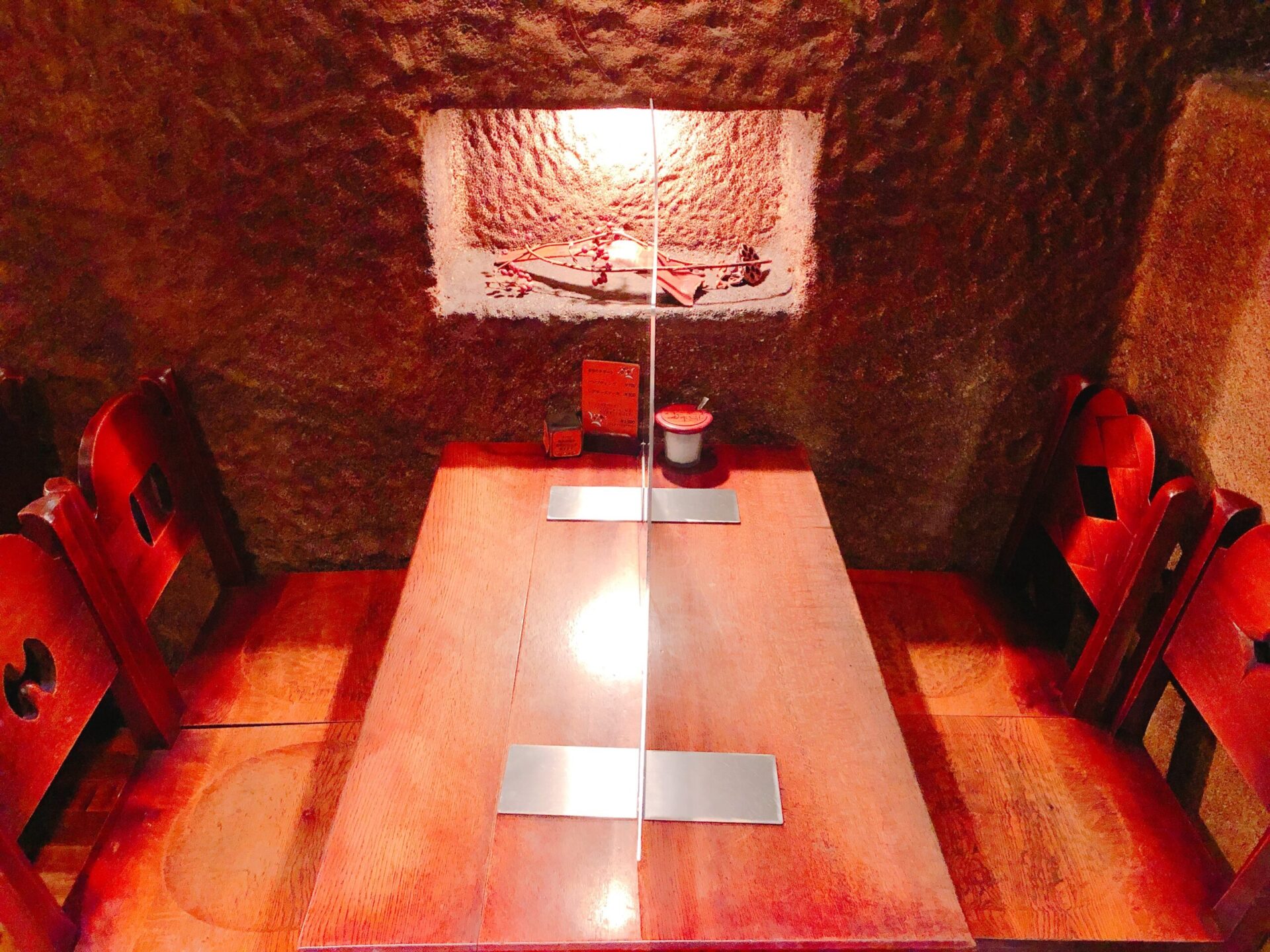 吉祥寺のカフェ「くぐつ草」のテーブル席