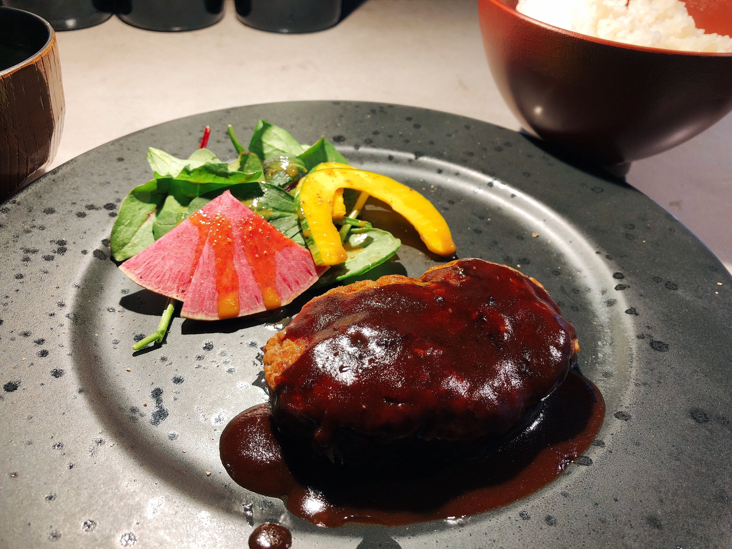 A5前沢牛＆白金豚のハンバーグステーキ（1,500円）