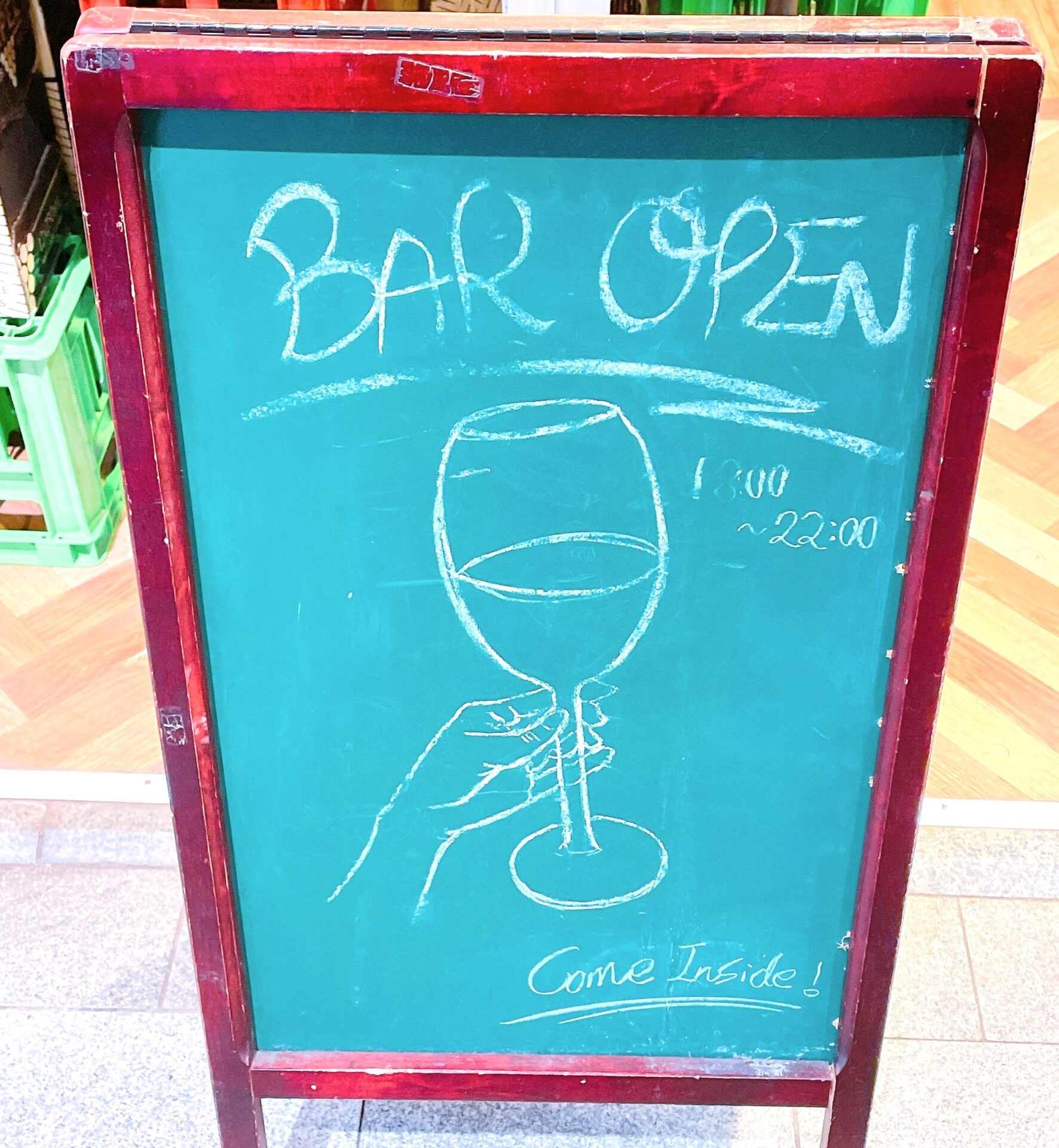 吉祥寺の「クレイジーワイン」の看板