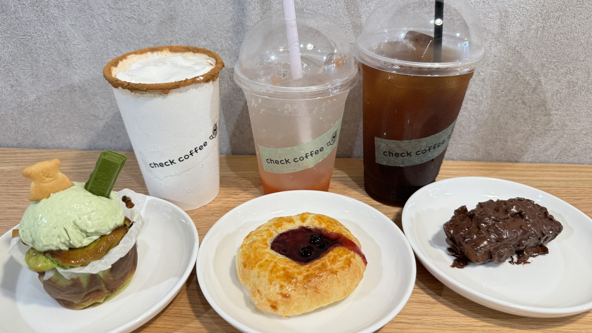 カフェの中に大きな木!?】吉祥寺にカフェ「check coffee（チェック
