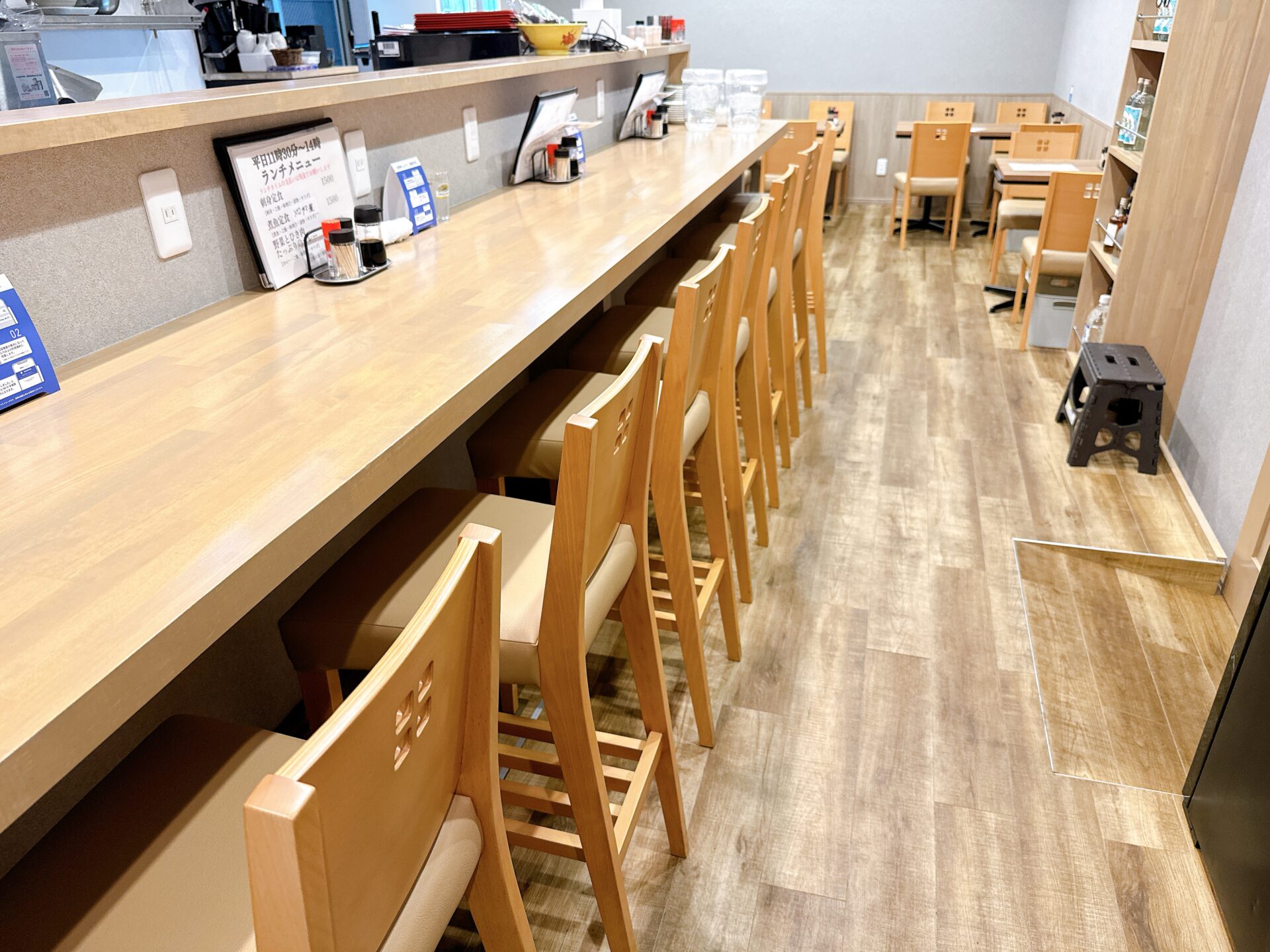 吞めば都の店内