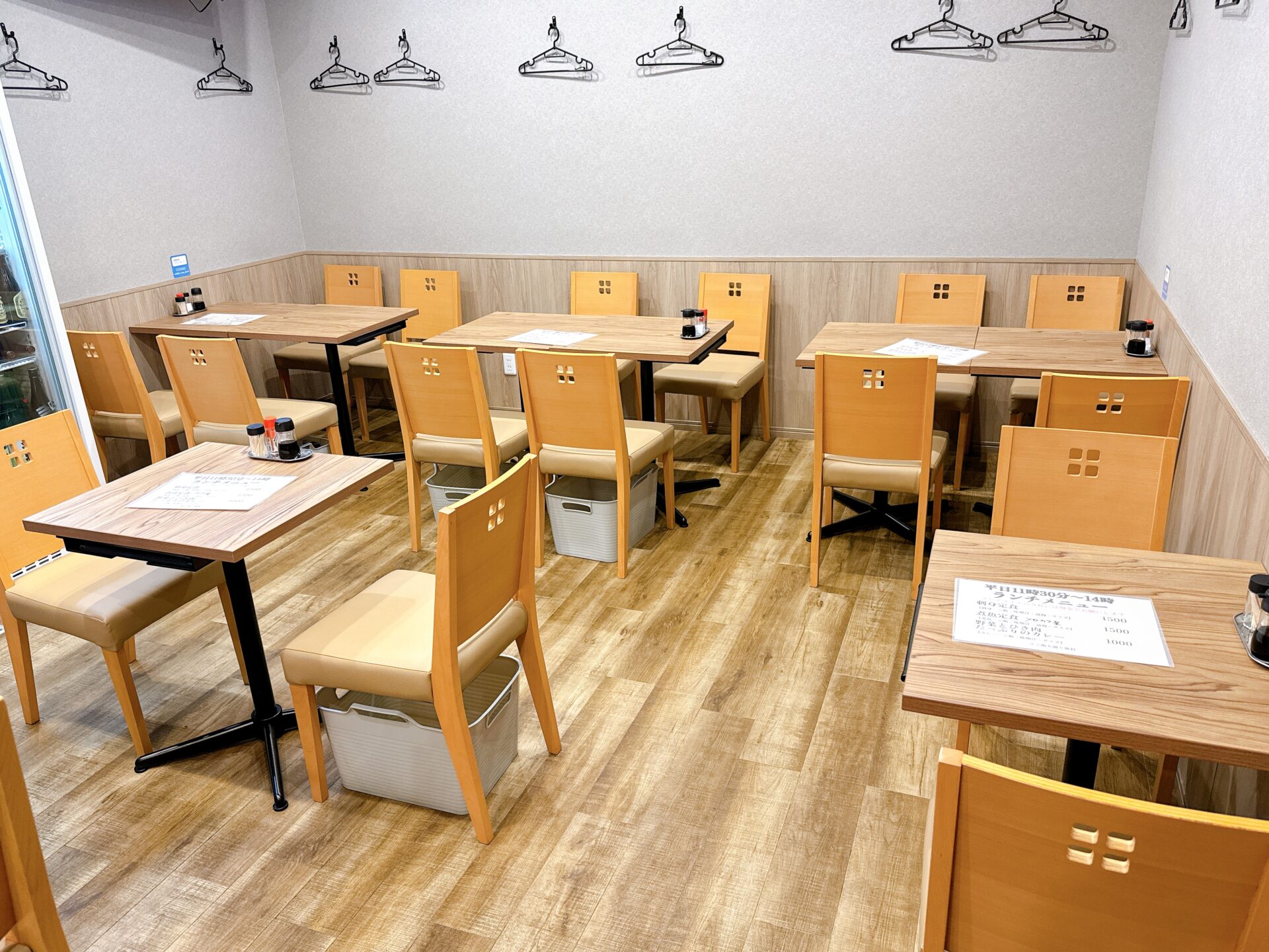 吞めば都の店内