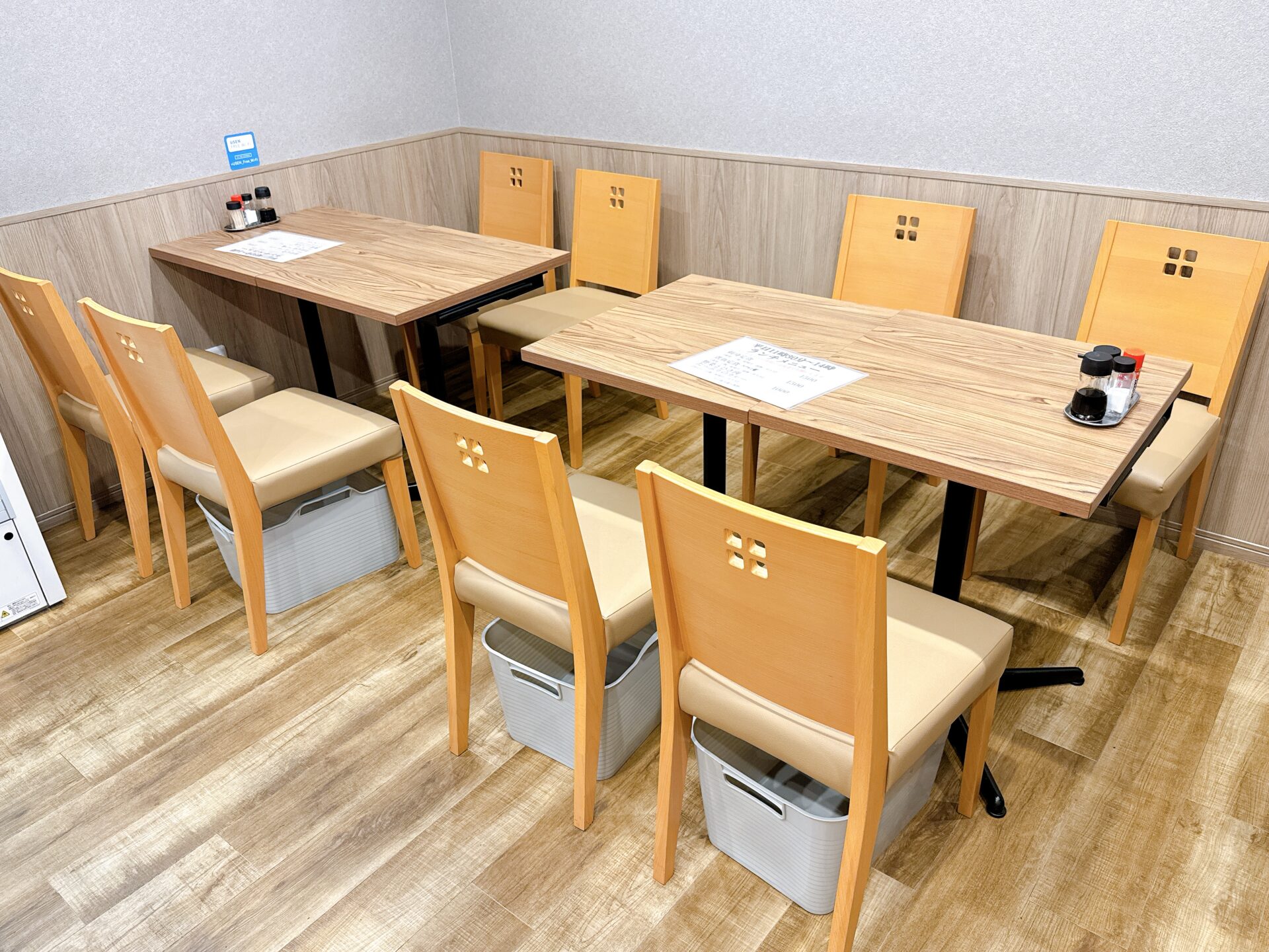 吞めば都の店内