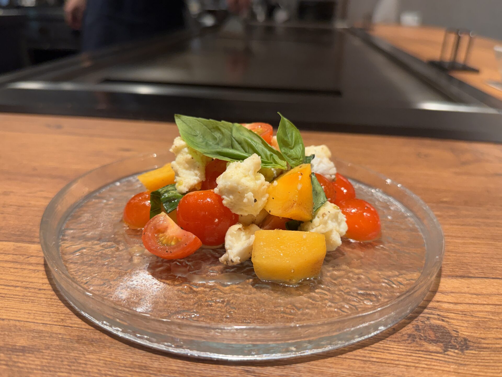 季節のフルーツとモッツァレラ