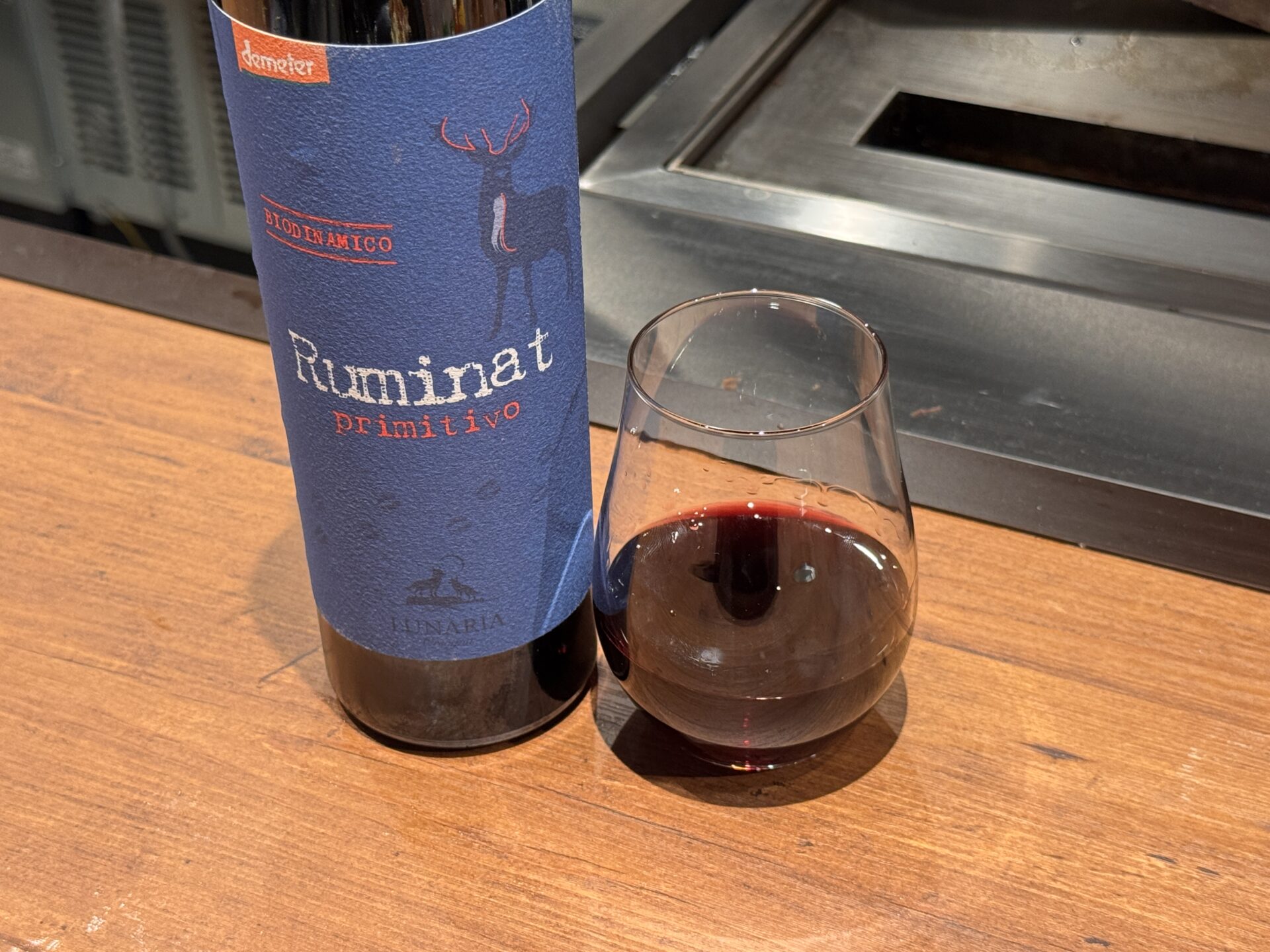 HIKAGENの赤ワイングラス