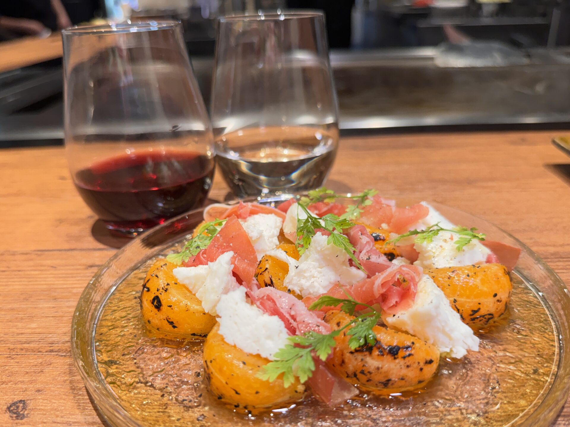 季節のフルーツとモッツァレラ