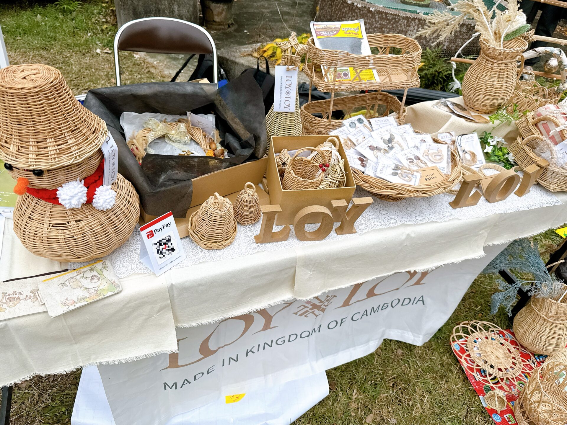 映画上映会と自然素材雑貨ブランドLOYLOYミニマルシェ