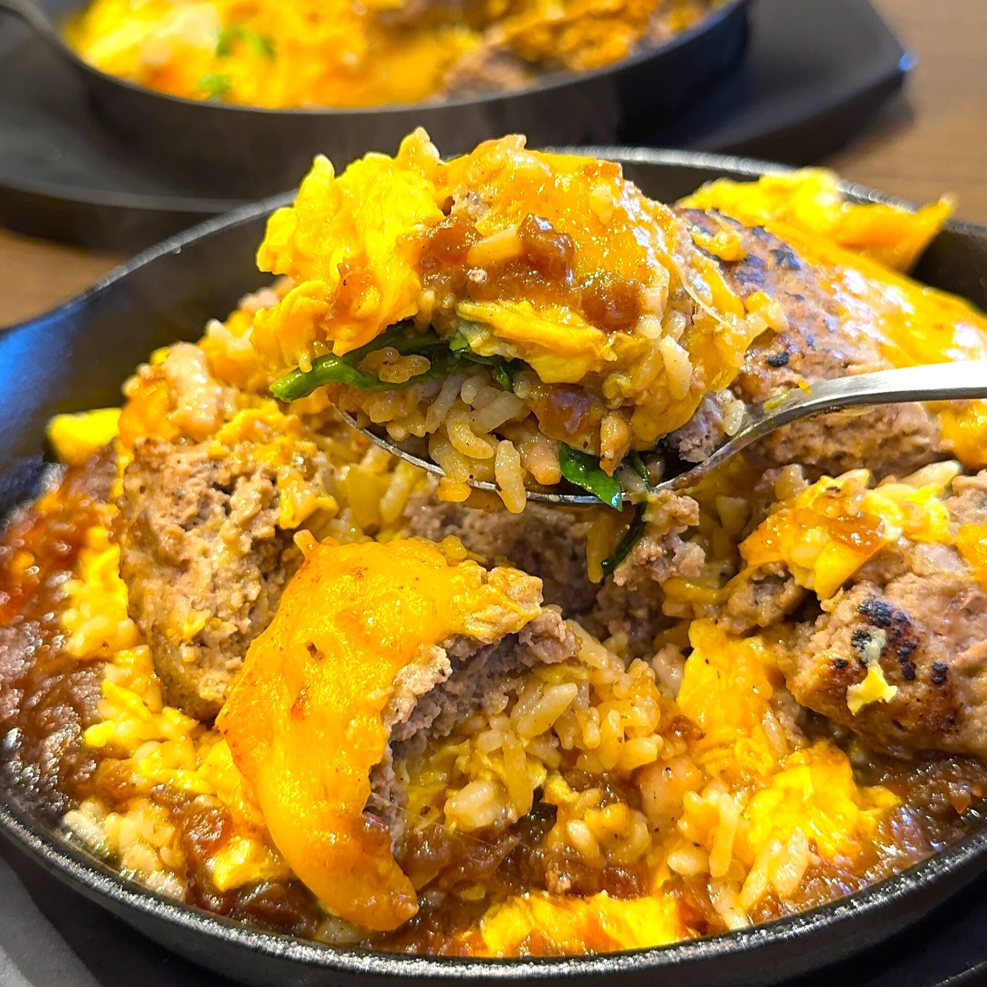 ダブルチーズ和牛ハンバーグオム