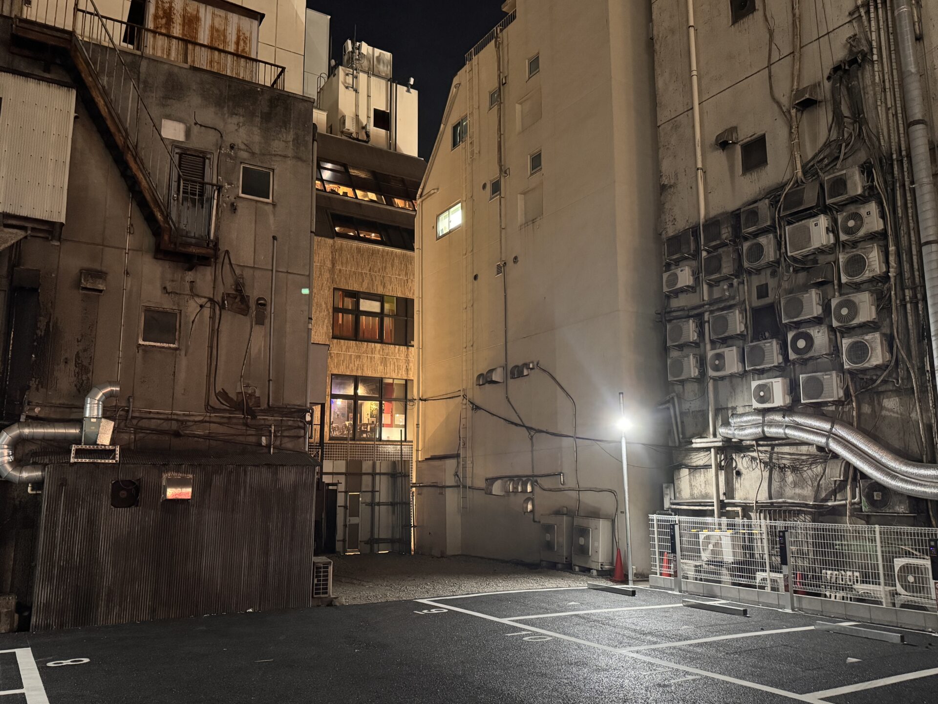 吉祥寺の室外機群