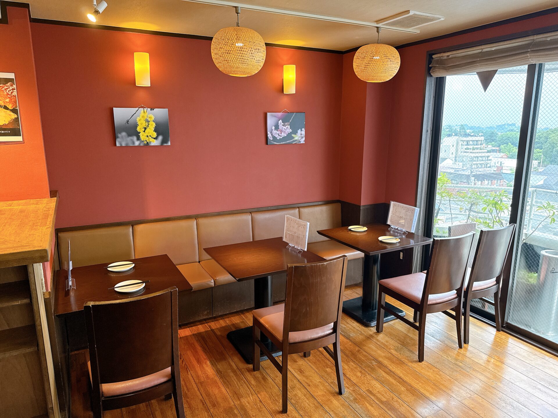 肉と小料理ハルウララの店内